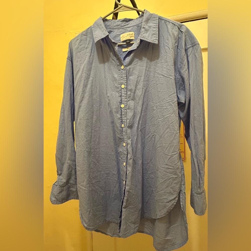 Universal Thread Light Blue Casual Button-Down Shirt